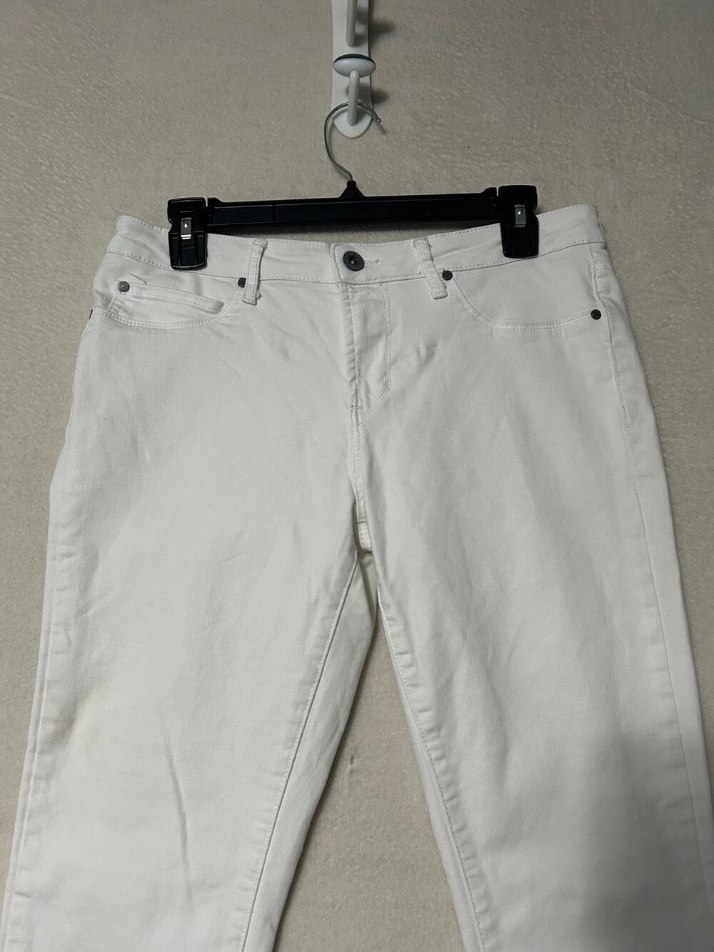 Articles of Society Women's Size 29 White Skinny Jeans Distressed Cuffs